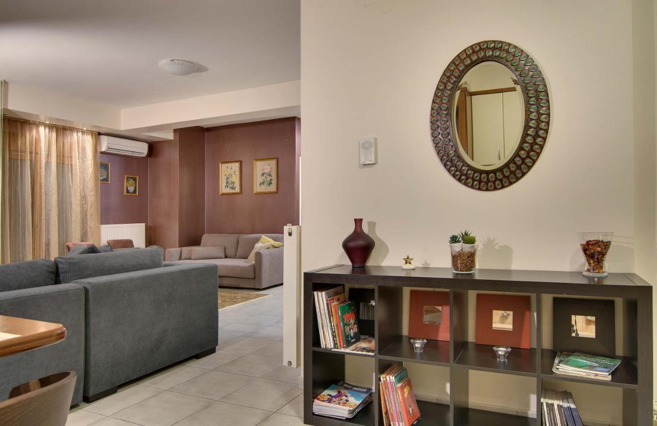 Country Place Apartment With Mountains View ヨアニナ エクステリア 写真